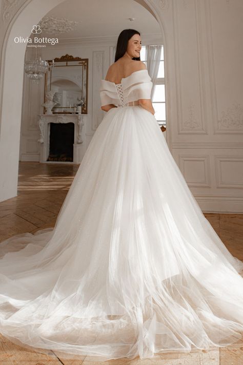 2 in 1 wedding dress with detachable long train skirt Wedding Dress Long To Short, Convertible Wedding Dress, Reception Wedding Dress, 2 In 1 Wedding Dress, Train Skirt, Wedding Dress With Long Train, Dress With Long Train, Convertible Wedding Dresses, Princess Ball Gowns Wedding Dress