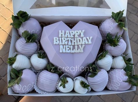 Lilac Chocolate Covered Strawberries, Purple Breakable Heart, Breakable Chocolate Heart Ideas Birthday, Breakable Heart Birthday, Choc Strawberries, Dipped Strawberries Recipe, Candied Strawberries, Sweets Business, Chocolate Heart Cakes