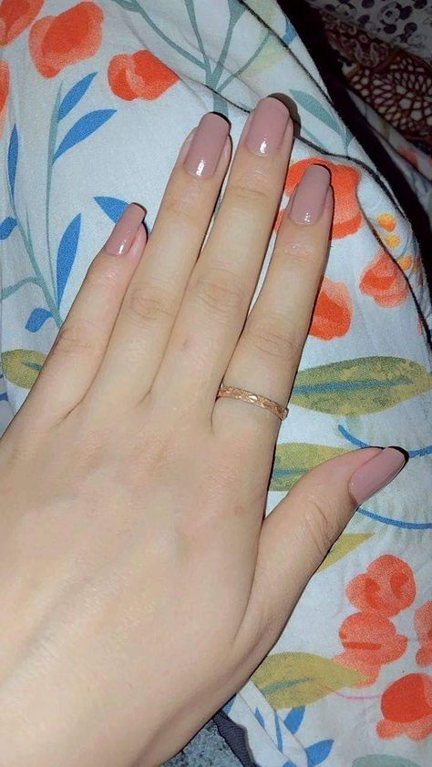 Cincin Aesthetic, Easy Spring Nail Designs, Nail Paint Shades, Brown Nail Polish, Snap Streak Ideas Easy, Spring Nail Designs, Pics For Dp, Hand Pictures, Latest Mehndi Designs