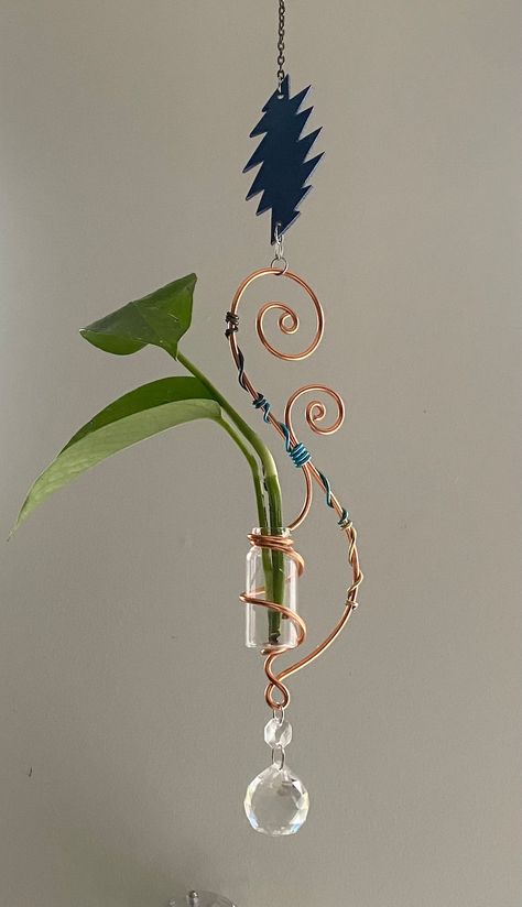 Scrollwork Propagation Station, Sun Catcher, Bud Vase, Hanging Plant, Deadhead Decor, Gardeners Gift, Houseplant Starter - Etsy UK Copper Wire Crafts Garden Art, Wire And Bead Crafts, Plant Suncatcher Craft, Plant Propagation, Suncatcher Plant Hanger, Wire Sun, Air Plant Suncatcher, Wire Wrap Plant Stake, Air Plant Wire Holder