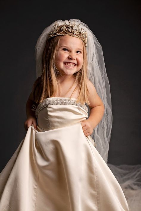 Moms Wedding Dress, Toddler Wedding Dress, Wedding Dress Photoshoot, Mom Wedding Dress, Wedding Dresses For Kids, Mother Wedding, Mother Wedding Dress, Kids Dress Up, Mom Wedding