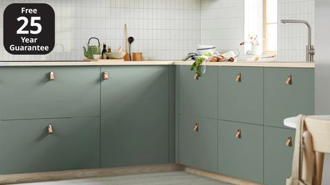 Bespoke Handles, Latest Kitchen Trends, Kitchen Ikea, Sage Green Kitchen, Kitchen Tools Design, Industrial Style Kitchen, Green Cabinets, Classic Kitchens, Kitchen Trends