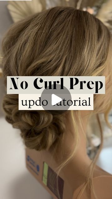 Jessica Gillette • Bridal Hair Education + Social Media Tips on Instagram: "❌ No curl prep needed for this updo! 

Using topsy tails will give you a lot of texture and detail in your style and you won’t need to curl prep 🙅🏻‍♀️ we love a good time saving updo over here!

Volume powder • @kykhaircare 
Mannequin • @limage_gmbh 

Save to recreate 💕

#updotutorials #hairtutorials #hairtutorial #hairtutorialsvideos #updovideo #updotutorials #updotutorial #bridalhaireducation #haireducation #haireducator #hairhowto #howtohair #hairstylingtutorial #hairstylingtips tutorial for straight hair, updo tutorial for weddings, bridal hair tutorial, hairstyling video, updo videos" Diy Wedding Hairstyles Medium, Updo Medium Length Hair Tutorial, Hair Tutorial Wedding, Low Hairdo, Updos For Bridesmaids Long Hair, Updos With Hair Clips, Hair Styles For A Gala, Formal Hairstyles For Thinning Hair, Bridesmaid Updo Tutorial