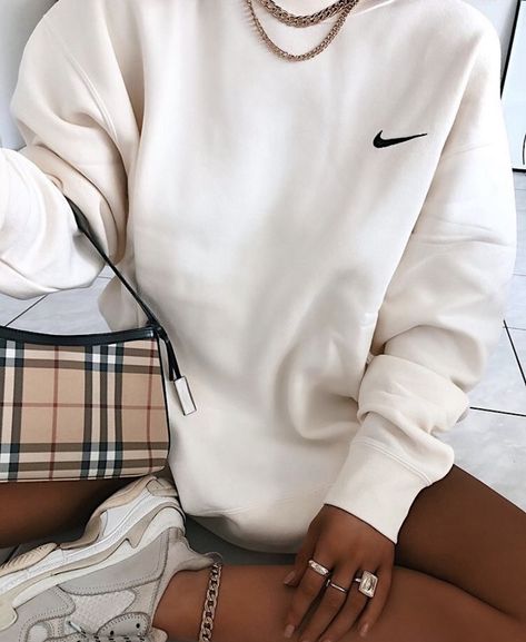 Cute Lazy Outfits, Nike Sweatshirt, Tumblr Outfits, Outfit Jeans, Sweatshirt Outfit, Nike Sweatshirts, Cute Comfy Outfits, Teenager Outfits, Sporty Outfits