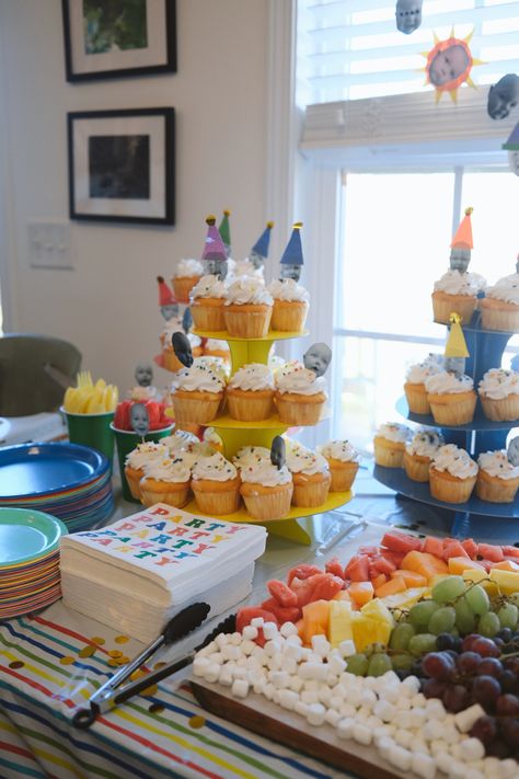 Colorful Toddler Birthday Party, One Is Fun Birthday Theme, Primary Color 1st Birthday Party, Primary Color First Birthday, Primary Color Cupcakes, Colorful One Year Birthday Party, Colors Birthday Party Theme, Colorful First Birthday Girl, Colourful First Birthday Party