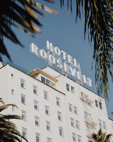 Hotels In Los Angeles, Hotel Los Angeles, Roosevelt Hotel, Hollywood Scenes, Luxury Collection Hotels, Los Angeles Hotels, Spooky Places, Conde Nast Traveler, Hollywood Legends