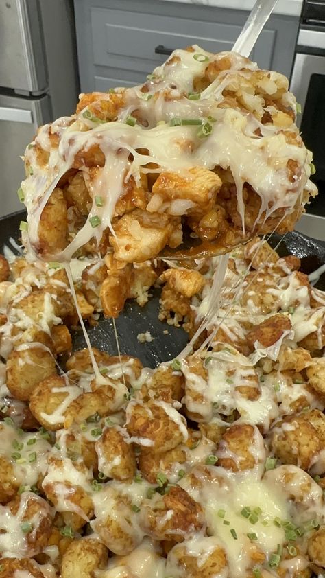 Cheesy BBQ Buffalo Chicken Tater Tot Skillet Tater Tot Skillet, Midwest Recipes, Cooking In The Midwest, Casserole Dinners, Bbq Foods, Meal Planing, Easy Suppers, Luke Brown, Southeast Missouri