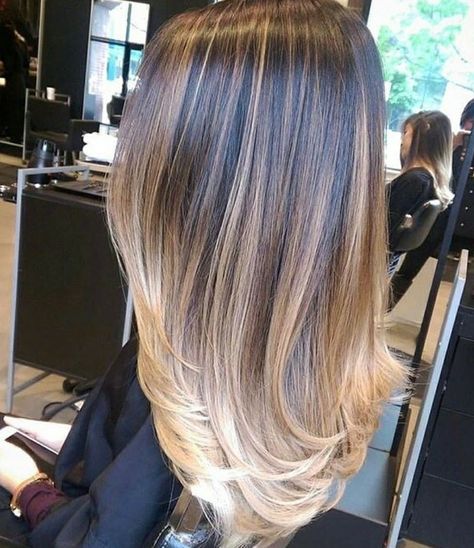 Cabelo loiro  Pontas clara  Loiro liso Esthetician Ideas, Dimensional Balayage, Winter Hair Color, Brown Blonde Hair, Hair Color And Cut, Hair Envy, Hair Color Trends, Love Hair, Great Hair