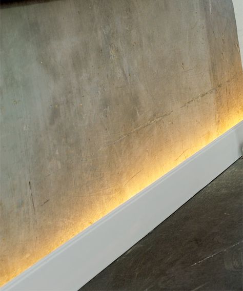 Baseboard lighting using crown (base) molding, indirect, wall light, uplights Stairway Lighting Ideas, Led Light Installation, Baseboard Styles, Stairway Lighting, Led Accent Lighting, Deco Led, Modern Led Lighting, Base Moulding, Led Light Design