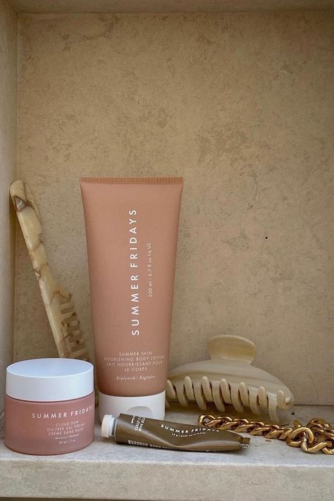 Marianna Hewitt, Summer Skin, Summer Fridays, Tapeta Pro Iphone, February 15, Foto Vintage, Body Skin Care Routine, Beauty Skin Care Routine, Skin Care Essentials