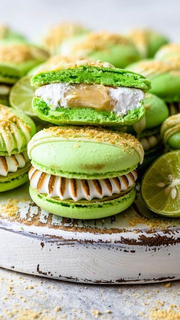 Camila Hurst on Instagram: "Key Lime Pie Macarons, this is one of my oldest designs and macaron flavors on the blog but I didn’t have a video for it. So now it’s recorded but it will take me a minute to edit the whole video so here’s a snippet. In the meantime the recipe has already been on the blog and it’s already beloved by many 💚💚💚 #macarons #macaronstagram #macaron #macaronlover #macaronlove #macaronslady #macaronart" Camila Hurst, Lime Macarons, Pie Macarons, Tacos Recipes, Macaron Flavors, Lime Pie, Key Lime Pie, Taco Recipes, In The Meantime