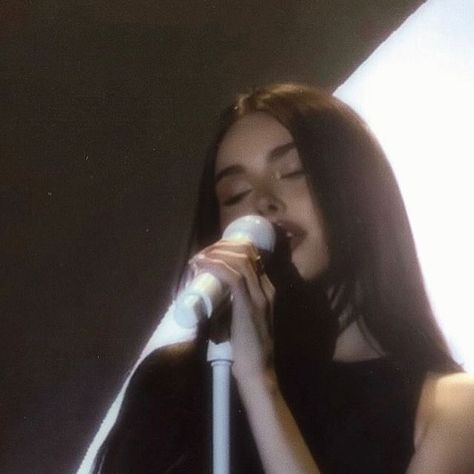 alice ⋆୨୧·˚ on Instagram: "Madison Beer performing at the Spinnin Tour in Munich 🌪️ (📸: twitter, claim if yours 🩶 ! edited by me) . #madisonbeer #madisonbeeredit #madisonbeertour #TheSpinninTour #SpinninTourMunich @madisonbeer @madisonbeerhq @robertbeer @traciebeer" Pluto Sagittarius, Madison Beer Performing, Madison Beer Tour, Editing Aesthetic, Twitter Pfp, Spinnin Tour, Star Aesthetic, Me Aesthetic, Beer Photos