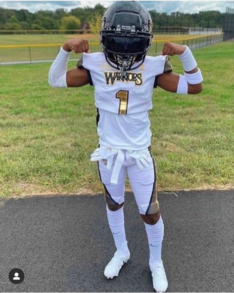 7 On 7 Football Drip, Football Drip Ideas, School Outfits Highschool Black, Football Game Outfit Nfl, Football Boys Black, Pfps For Boys, Black Football Players, Nfl Throwback Uniforms, American Football Players High School