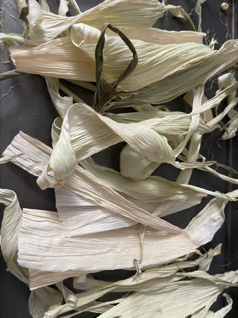 Drying Corn Husks For Crafts, Drying Corn Husks, How To Dry Corn Husks For Crafts, How To Dry Corn Husks, Corn Husk Flowers, Corn Husk Wreath, Corn Husk Crafts, Corn Husks, Corn Husk Dolls