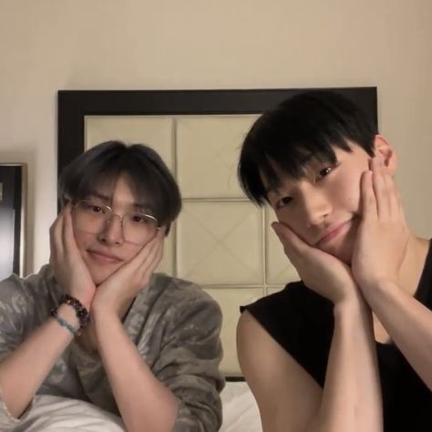 Mingi Ateez, Live Broadcast, In America, Bed