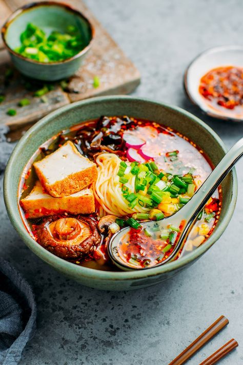 Smoky vegan ramen with a rich homemade broth! Infused with chili oil and served with sautéed ginger mushrooms, tofu, and green onions! #ramen #vegan #plantbased Ramen Vegan, Homemade Broth, Vegan Ramen, Vegan Asian, Vegan Soups, Chili Oil, Vegan Soup, Drinks Recipes, Vegan Meals