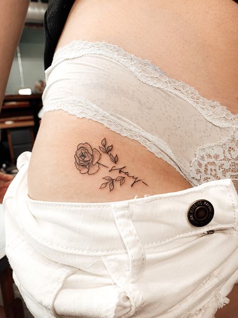 Thigh Tattoo Small, Rose Tattoo Hip, Rose Hip Tattoo, Rose Tattoo On Hip, Tattoo Hip, Hip Thigh Tattoos, Tattoo Small, Hip Tattoo, Tattoo Inspo