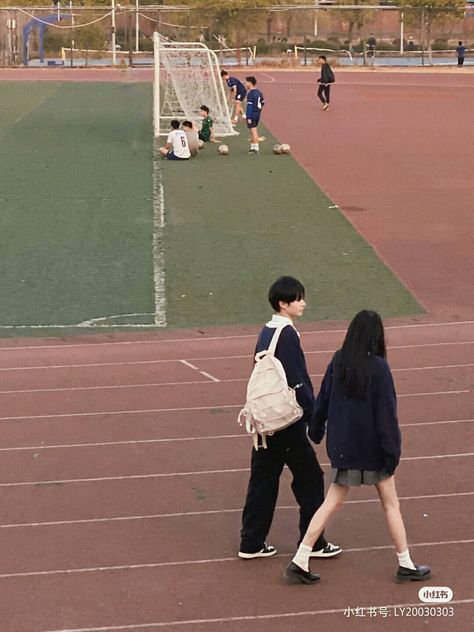 School With Boyfriend, Love School Couple, Ullzang Couples School, Korean School Couple, Highschool Love Aesthetic, Highschool Couple Aesthetic, High School Couple Aesthetic, School Couple Aesthetic, Highschool Couple