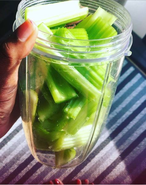 My Morning Ritual: CELERY JUICE - Fit, Fyne & Fabulous Juicing Celery, Jungle Juice Recipe, Beet Juice Recipe, Celery Recipes, Vegan Probiotics, My Why, Juicing With A Blender, Nutribullet Recipes, Nut Milk Bag