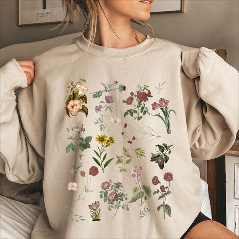 Wildflower sweatshirt, goblincore sweatshirt, Vintage Pressed Flowers Sweatshirt, Cottagecore sweatshirt, fall flowers sweatshirt, wildflower sweater Crew Neck Sweatshirt With Floral Embroidery, Cotton Cottagecore Sweatshirt With Long Sleeves, Relaxed Fit Floral Embroidery Crew Neck Sweatshirt, Spring Floral Embroidered Crew Neck Sweatshirt, Wildflower Sweatshirt, Boho Sweatshirt, Flower Sweatshirt, H.e.r Aesthetic, Cute Gifts For Her