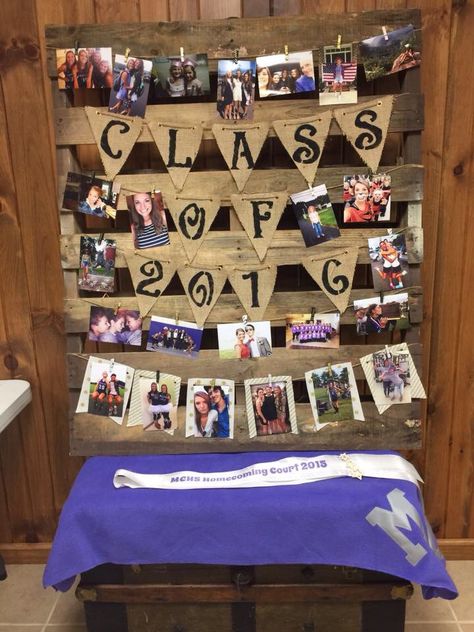 High school graduation photo display with rustic pallet, twine, and burlap Graduation Party Picture Display, Graduation Photo Displays, Graduation Reception, High School Graduation Photos, Graduation Party Pictures, Graduation Boards, Senior Graduation Party, Graduation Party High, Graduation Open Houses