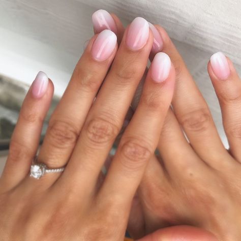 Short Oval Summer Nails 2023, And Nail Ideas, Natural Shaped Nails, Natural Ombré Nails, Natural Length Nails, Natural Painted Nails, Ombré Nails Pink, Ombré French Nails, Nail Shape Ideas