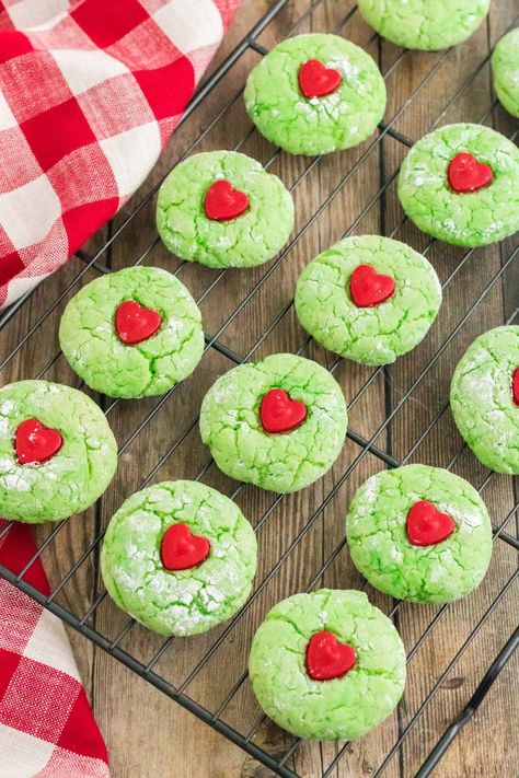 grinch cake mix cookies on top of drying rack Grinch Cake Cookies, Grinch Crinkle Cookies Cake Mixes, Grinch Cake Mix Cookies, Cute Holiday Treats, Chewy Christmas Cookies, Grinch Recipes, Grinch Cookie, 2023 Cookies, Green Cookies