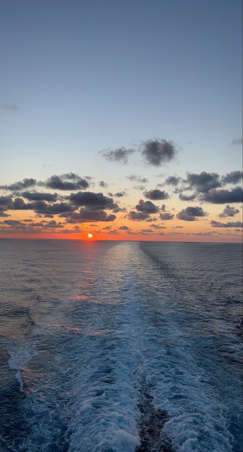 sunset on a cruise Ocean With Sunset, Cruise Wallpaper, Sunset On Sea, Cruise Sunset, Cruise Pics, Ocean Sunsets, Sunset At Sea, Cruise Life, Cruise Pictures