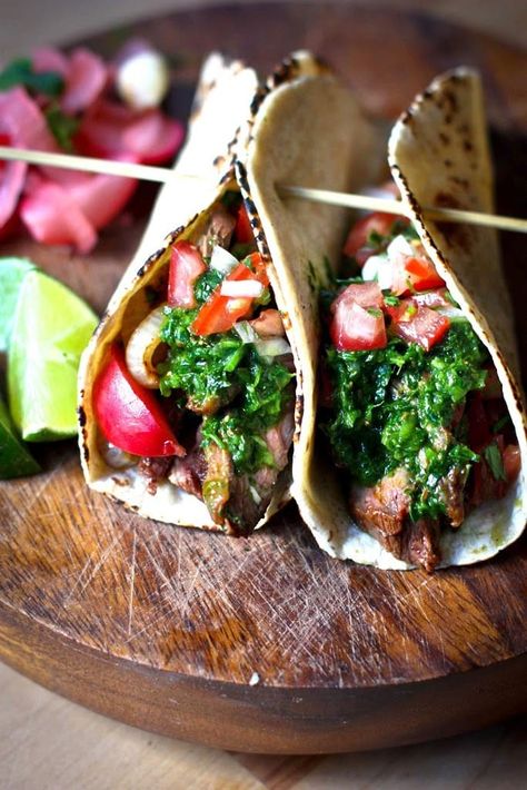 Cilantro Chimichurri Sauce, Authentic Falafel Recipe, Grilled Steak Tacos, Falafel Recept, Cilantro Chimichurri, Resep Steak, Resep Sandwich, Mexikansk Mat, Falafel Recipe