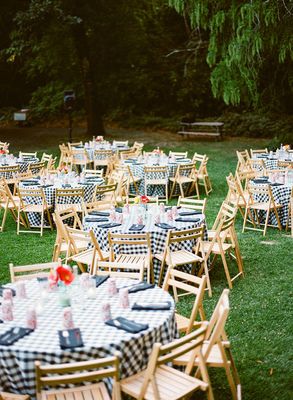 Bbq Rehearsal Dinner, Outdoor Rehearsal Dinner, Edge Photography, Backyard Bbq Party, Party Seating, Bbq Table, Wedding Themes Summer, Tafel Decor, I Do Bbq