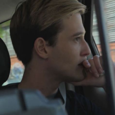 Tyler Henry Medium, Tyler Henry, Mythical Creatures Fantasy, Paranormal Investigation, Mythical Creatures, How To Find Out, Interview, Hollywood, Reading