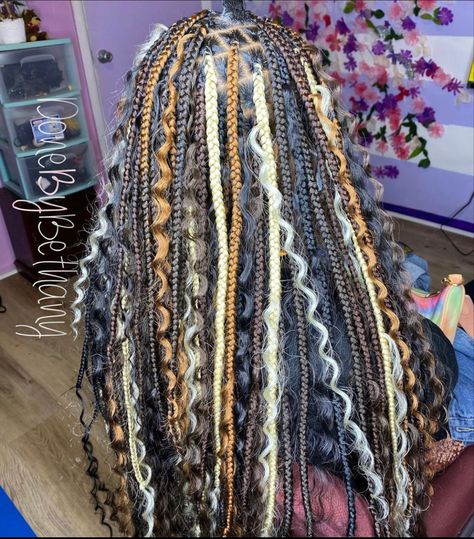 Hair Color Combos Black Women, Braiding Designs, Boho Knotless Braids With Color, Extension Hairstyles, Twist Ideas, Cute Box Braids, Blonde Box Braids, Braids Ideas, Colored Braids