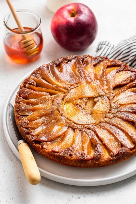 Gluten-Free Apple Upside Down Cake Apple Layer Cake, Apple Upside Down Cake, Pie For Thanksgiving, Upside Down Apple Cake, Gf Treats, Metabolic Diet Recipes, Quinoa Flour, Quinoa Cake, Diary Free