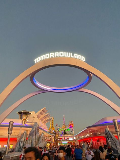 Tomorrowland Aesthetic, Tomorrowland Magic Kingdom, Tomorrowland Disneyland, Tomorrowland Aesthetic Disney, Miles From Tomorrowland Party, Tomorrowland Disney, Disney Tomorrowland, Tommorowland Disney, Magic Kingdom Tomorrowland