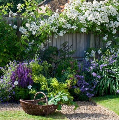 Amazing ideas for french country garden decor 18 Small English Garden, Rustic Garden Design, Small Cottage Garden Ideas, Country Garden Design, Tiny Garden Ideas, French Country Garden Decor, English Garden Design, Country Garden Decor, French Country Garden