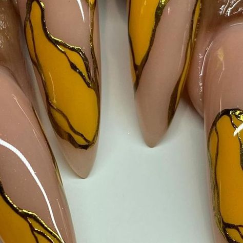 Hirsch Hunty✨ on Instagram: "Mustard & Gold 💛✨ . . . . . . . #charlottenails #charlottenailsalon #charlottenailtech #cltnails #queencitynails #ncnails #atlantanails #nailart #naildesign #nailtech #coffinnails #charlottenailsalon #nailpro @nailpromagazine #nailpromagazine #nailsmagazine @nailsmagazine #goldnails #fallnails" Mustard And Gold Nails, Mustard Nails Design, Mustard Nails, Bronze Nails, Chrome Nails Designs, October Nails, Nail Pro, Nails Magazine, Chrome Nails