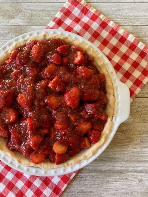 Shoneys Strawberry Pie, Strawberry Pie Recipe, Frozen Pie Crust, Fresh Strawberry Pie, Strawberry Pie Filling, Frozen Pie, Southern Dishes, Dessert Toppings, Strawberry Pie