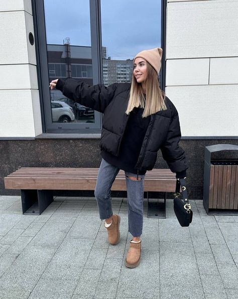 Ugg High Boots Outfit, Ultra Low Ugg Outfit, Winter Outfits Uk, Outfits To Wear With Uggs, Maternity Outfits Fall, Outfits Rome, Ugg Outfit Ideas, Rome Outfits, Winter Maternity Outfits