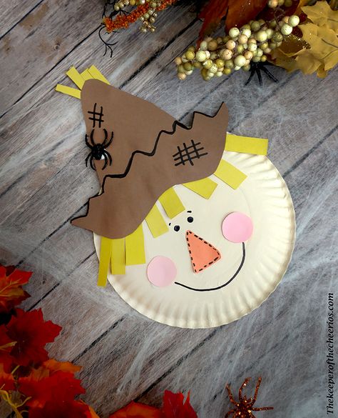 Paper Plate Scarecrow - The Keeper of the Cheerios Paper Plate Scarecrow, Porta Halloween, Thanksgiving Crafts Preschool, Scarecrow Crafts, November Crafts, October Crafts, Fall Arts And Crafts, Thanksgiving Crafts For Kids, Daycare Crafts