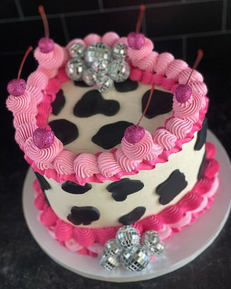 I made this cake for our girls bestie since kindergarten. The theme was disco cowgirl 🪩💖! This retro cake is going down as one of my favorites 😍. If you would like to place an order for your next event please head on over to the link in my BIO to submit an order request form. 💋 Cowgirl Cakes, Retro Cake, Disco Cowgirl, Bachelorette Party Planning, Cowgirl Birthday, Cute Birthday Cakes, Place An Order, Our Girl, Themed Cakes