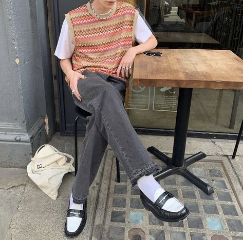 Loafer Shoes Outfit, Harry Styles Clothes, Loafers Men Outfit, Loafers Outfit, Streetwear Fall, Mens Casual Dress Outfits, Men Stylish Dress, Guys Clothing Styles, Mens Outfit Inspiration