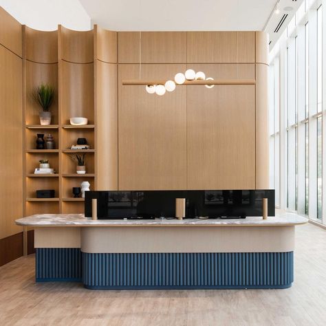 Experience Centre Interior, Reception Doctor Office, 2 Person Reception Desk, Counter Reception Design, Reception Design Office, Reception Area Lighting, Reception Area Design Office, Office Reception Area Design, Reception Desk Lighting