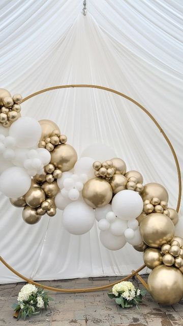 Gold Ring Balloon Backdrop, Balloons Design, Bride To Be Balloons, Boda Ideas, Wedding Stills, Deco Chic, Gold Color Palettes, Balloon Crafts, Balloon Ideas