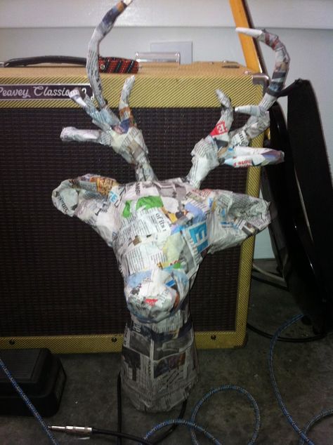 Cardboard Deer Heads, Paper Mache Deer Head, Diy Paper Mache, Diy Moss, Paper Mache Projects, Making Paper Mache, Paper Mache Animals, Reindeer Head, Cardboard Sculpture