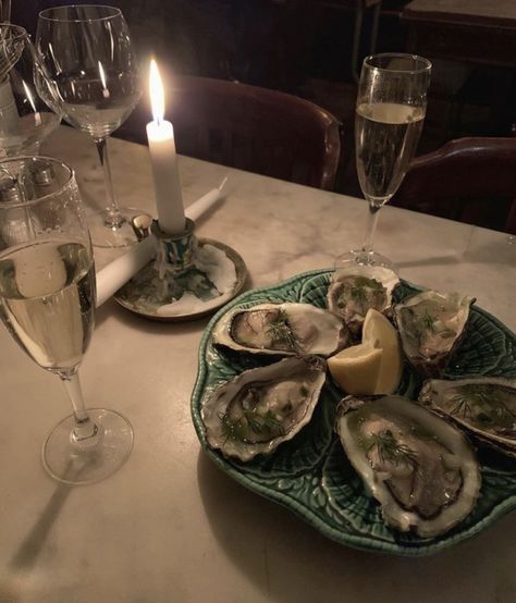 Oyster Dinner, Naomi Anwer, Dinner Couple, Rosie Project, Soup Aesthetic, Oyster Soup, Food For Eyes, Baked Fish Recipes, Dinner Aesthetic