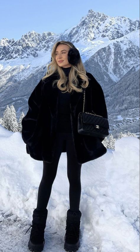 Zermatt Outfit Winter, Aspen Fashion Winter Chic, Vail Winter Outfits, Ohrenwärmer Outfit, Zermatt Outfit, Russian Womens Fashion, Aspen Winter Outfits, Winter Snow Outfits Women, Apres Ski Outfits For Women