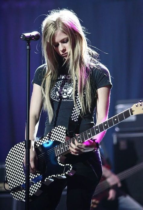 Loreena Mckennitt, Avril Lavingne, Avril Lavigne Style, Punk Rock Princess, Lzzy Hale, Punk Princess, Guitar Girl, Under My Skin, Avril Lavigne