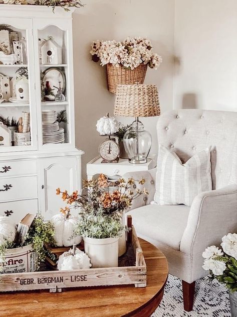 Cottage Farmhouse Decor Living Room, Neutral Cottage Decor, Cream And White Decor, Fall Cottage Decor, Cottage Fall Decor, Cottage Blueprints, Fall Decor Living Room Cozy, Cozy White Cottage, Bedroom Decor Aesthetic