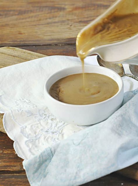 How to Make Gravy with Cornstarch Thanksgiving Gravy Without Drippings, Gravy With Cornstarch, Gaps Desserts, Cornstarch Gravy, Vidalia Onion Recipes, Gravy Without Drippings, Turkey Gravy From Drippings, Thicken Gravy, Jorge Cruise