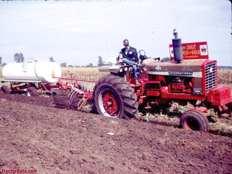 TractorData.com Farmall 826 tractor photos information Tractor Photos, International Harvester Tractors, Tractor Pictures, Big Tractors, Tractor Implements, International Tractors, Farmall Tractors, Agriculture Machinery, Red Tractor